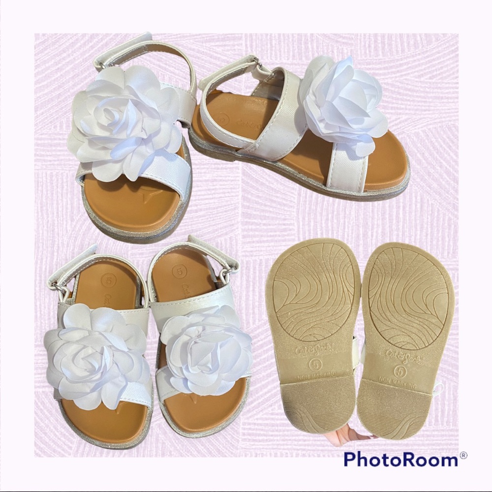 NWOT Cat & Jack Footbed sandals with flower accent